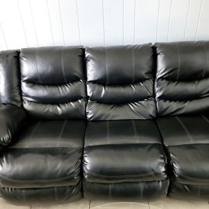Leather couch wit two recliners on both ends